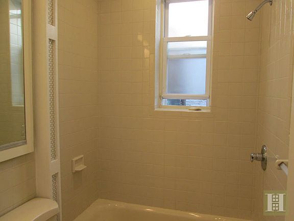 4th image of 441 2nd St APT 1L