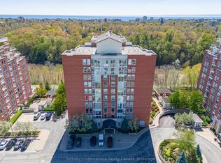 50 Old Mill Rd #105, Oakville, ON L6J7W1