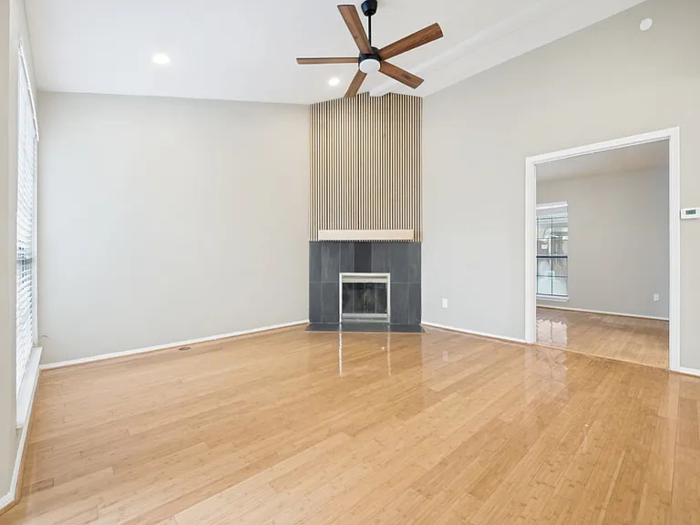 2425 Sunflower Dr — Photo 3