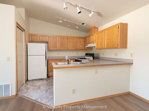 2nd image of 1095 NE Hidden Valley Dr #B