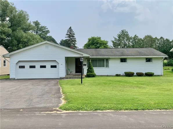 9 Hillside Dr, New York Mills, NY 13417