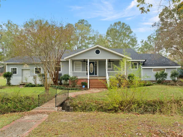 1902 Camp St, Hattiesburg, MS 39401