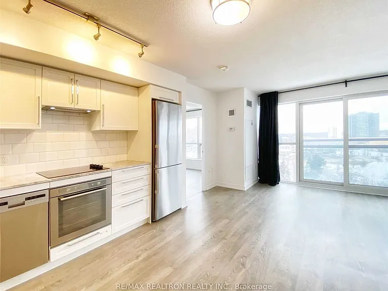 275 Village Green Sq #821 — Photo 9