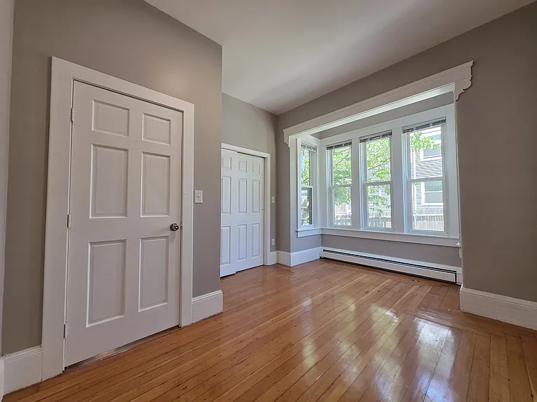 62 Seventh St 1stFlr 2B/2B EastProv! Hardwoods Fireplace! Laundry! — Photo 7