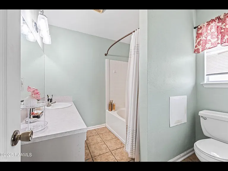 1413 Montagne St — Photo 19