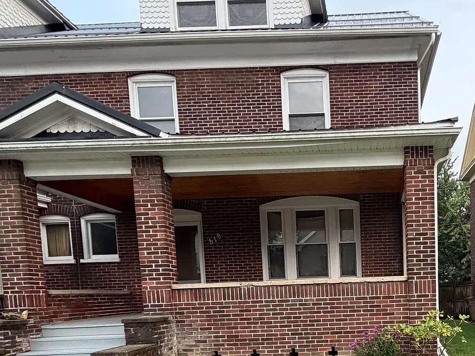 819 High St