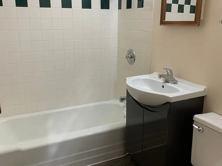 1456 N Farwell Ave — Photo 30
