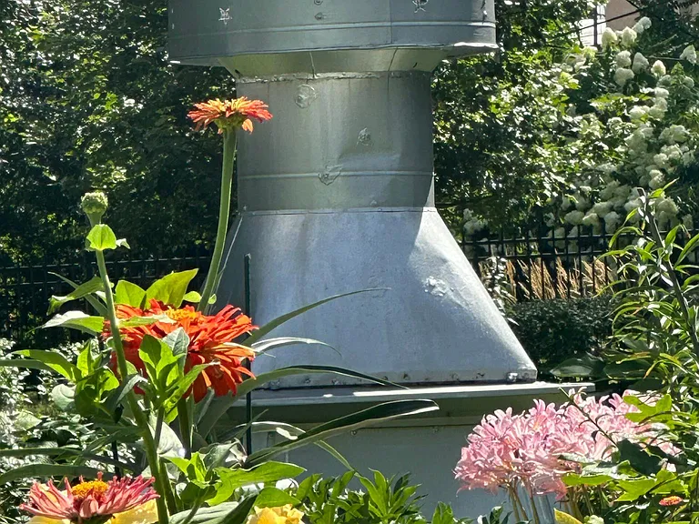 FLOWER GUARDEN