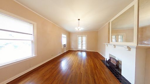 3rd image of 320 E Lullwood Ave