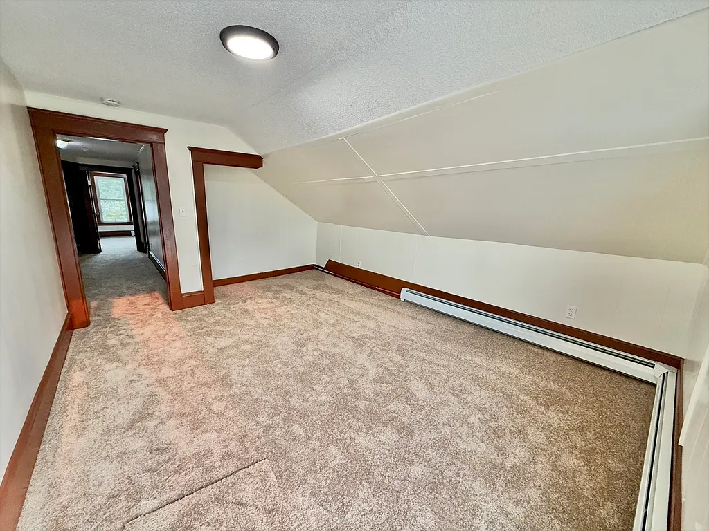 3 bed, 1.0 bath, 1008 sqft, $1,500 — Photo 4