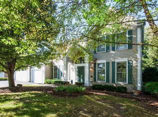 2 Windsor Ct, Algonquin, IL 60102