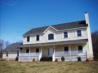 7 Whalesback Rd, Red Hook, NY 12571