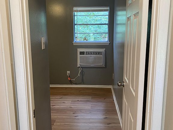 Laminate througout, fresh paint