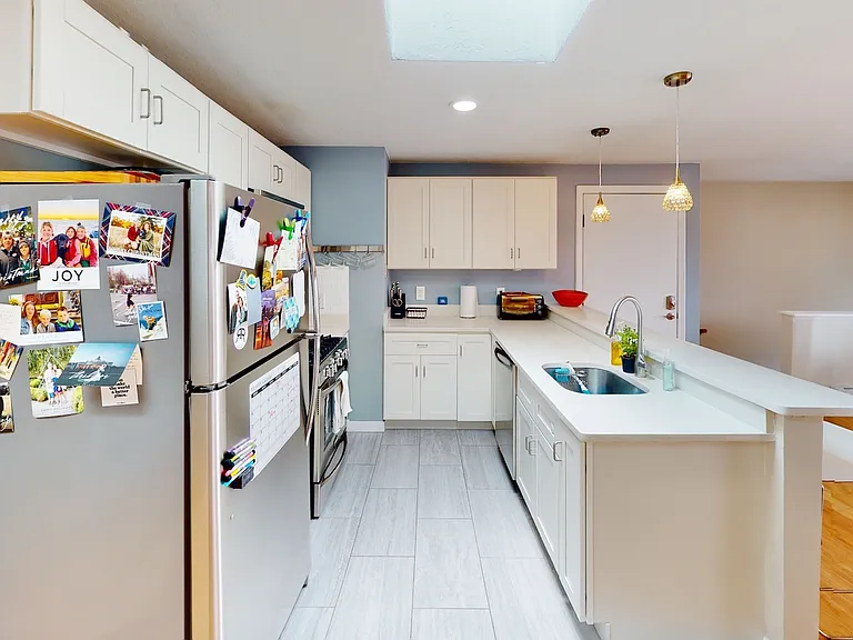 324 W 3rd St #2 — Photo 5