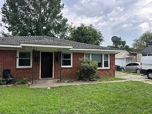 241 Woodview Ave Photo 1