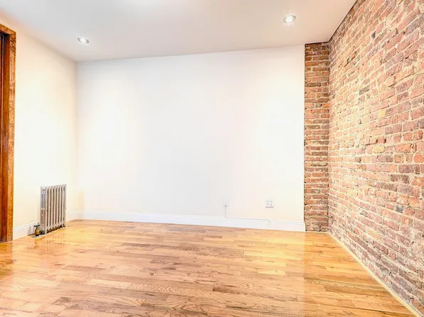 160 Sherman Avenue image 1 of 7