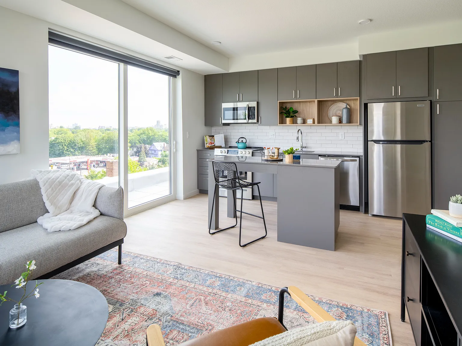 Akin Apartments — Photo 1