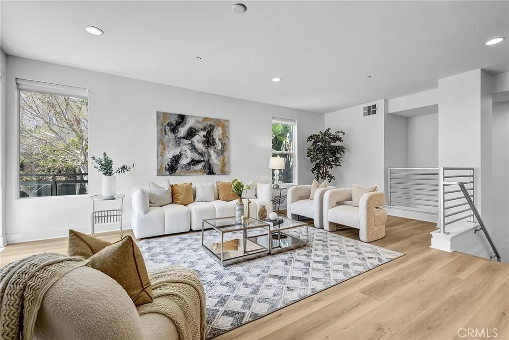 3 bed, 1832 sqft, $5,480 — Photo 4