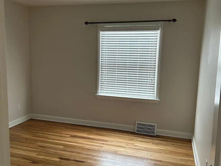 1051 Linden St — Photo 8