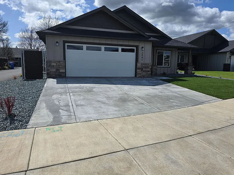 2941 Naples Dr — Photo 2