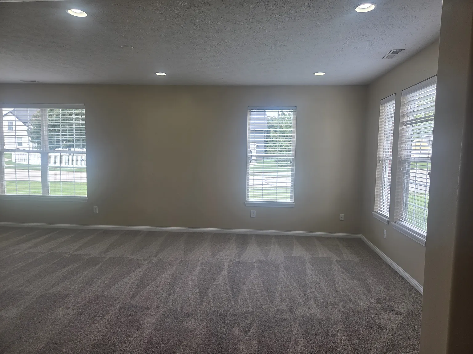 4 bed, 3562 sqft, $2,850 — Photo 4
