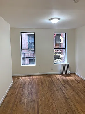 Rented by Chartwell Manhattan Realty | media 2