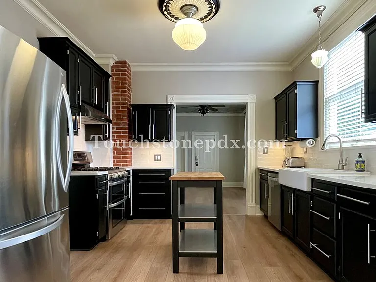 2225 NW Wilson St — Photo 4