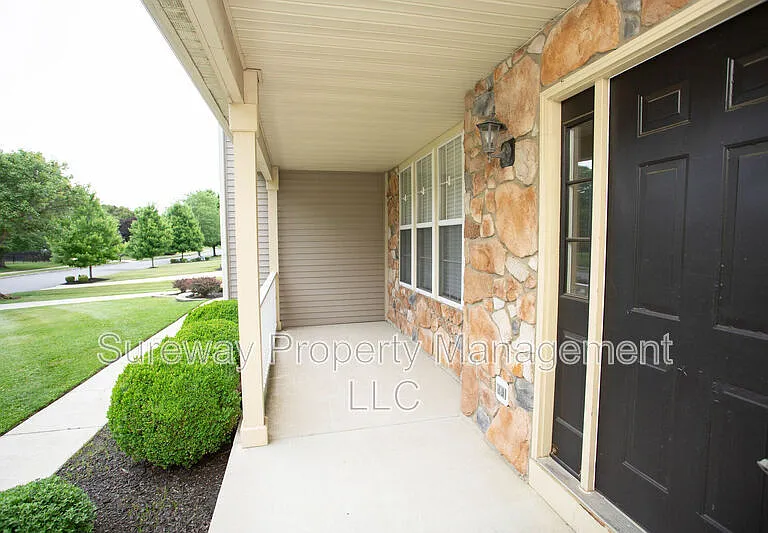 7 Amaryllis Ln — Photo 3
