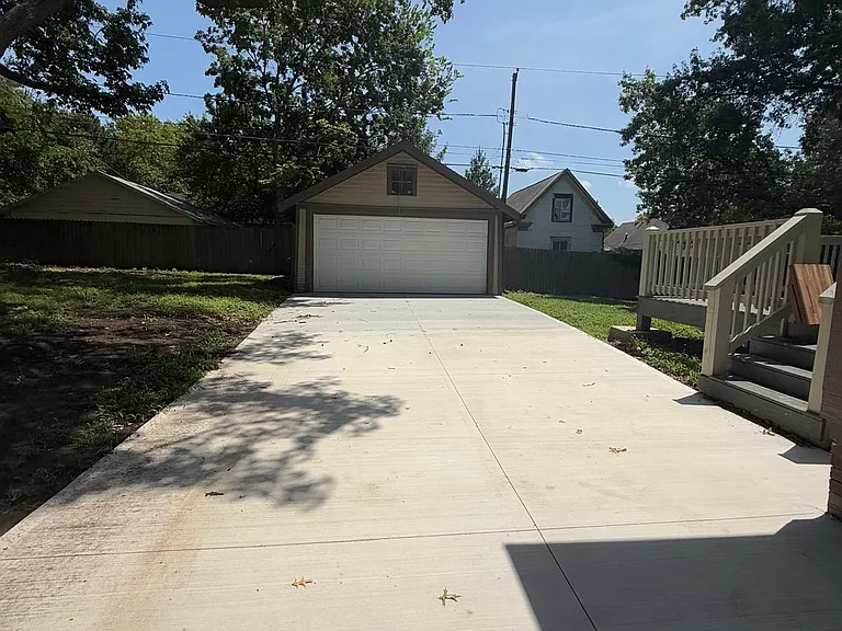 4125 State Line Rd — Photo 2