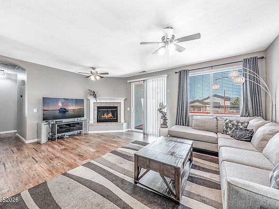 3rd image of 3925 Butte Ct