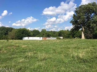 6132 Green Valley Rd, Clinton, IL 61727