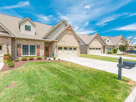 2nd image of 955 Bishop Knoll Ln