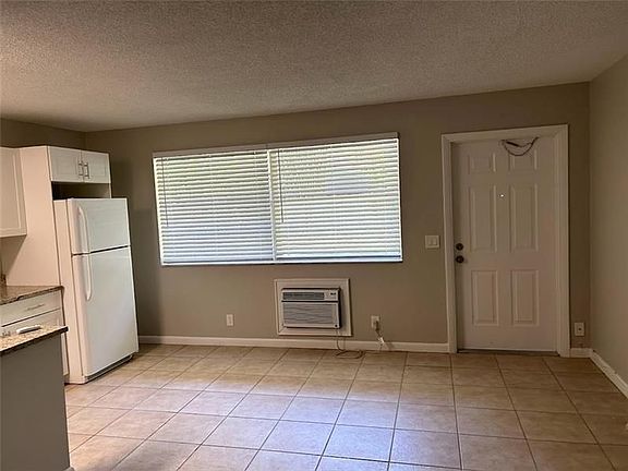 2nd image of 429 NE 2nd Ave APT 2