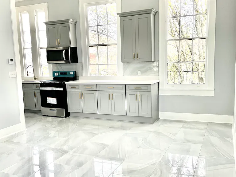 2403 Carondelet St #E — Photo 11