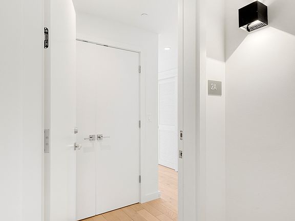 5th image of 403 13th Ave E Unit 1-2A