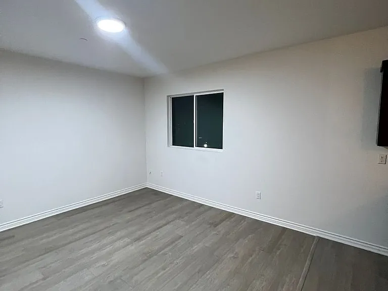 Yaya Laurel 1 Apartments — Photo 27