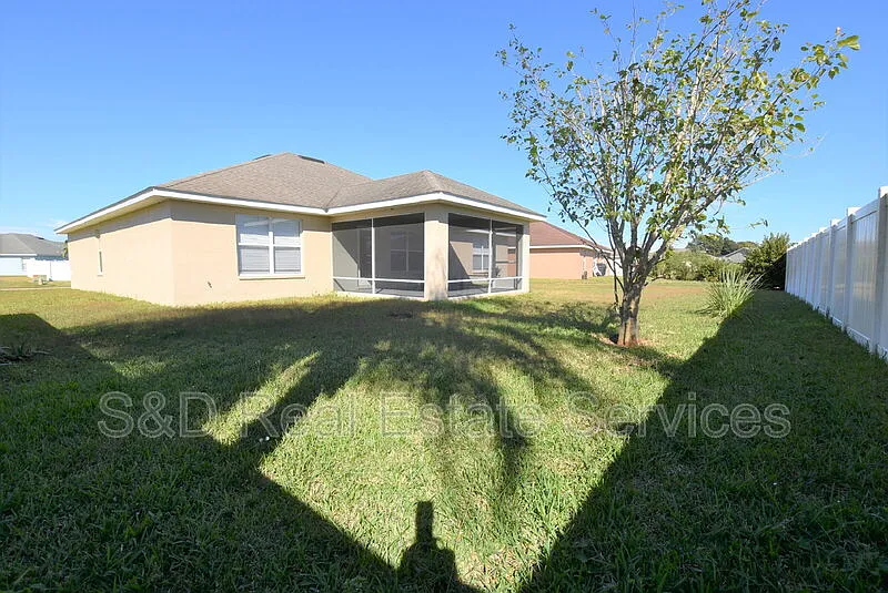 4 bed, 2.0 bath, 1934 sqft, $2,200 — Photo 2
