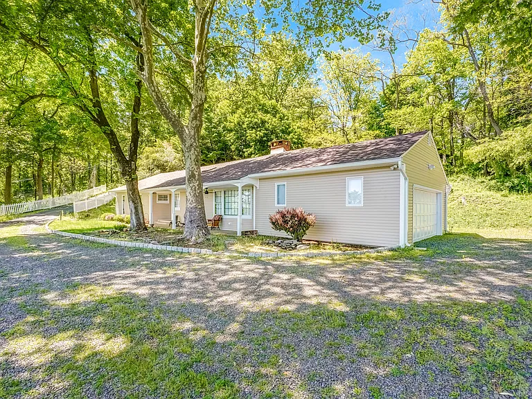 306 Warrenville Rd — Photo 3