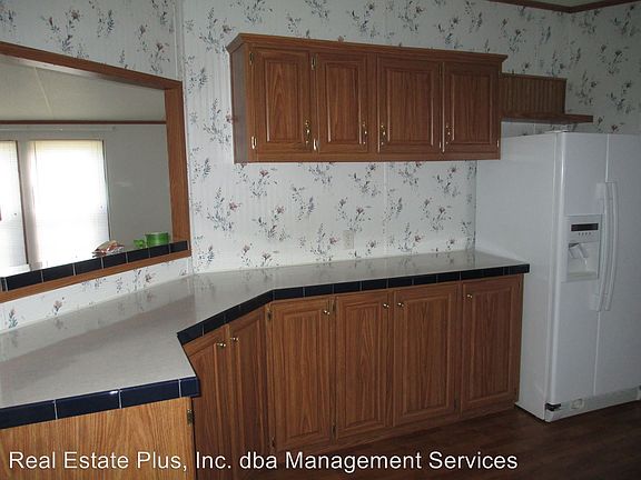 3rd image of 206 Lakeside Dr
