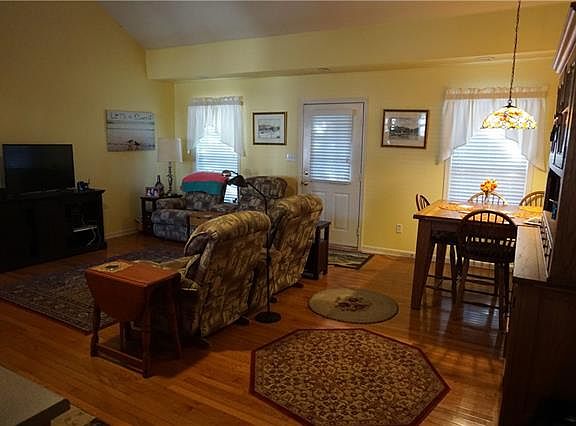 5th image of 1215 Wexford Village Cres