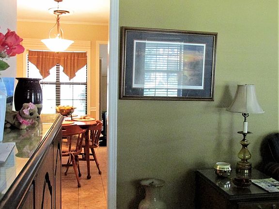 5th image of 219 Holly Dr