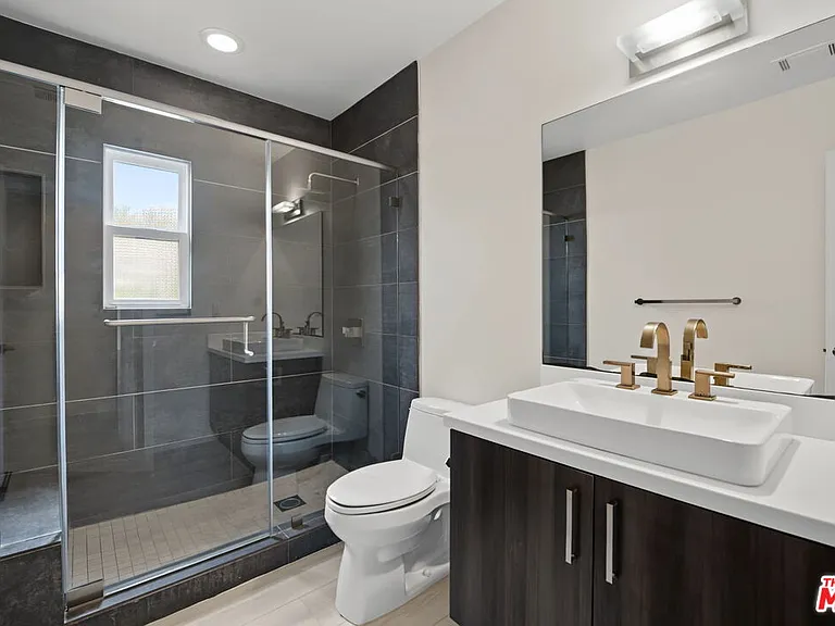 175 Barlock Ave — Photo 18