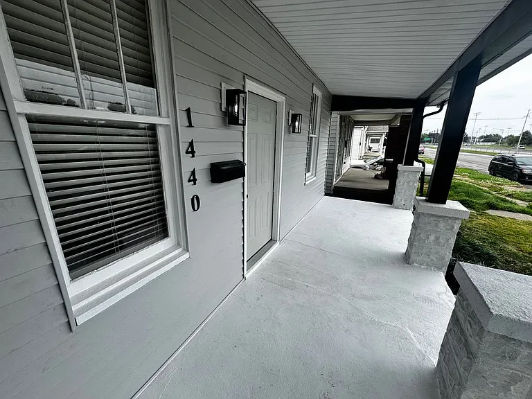 1440 E Division St — Photo 16