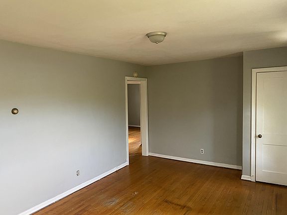 3rd image of 3514 Troutland Ave NW