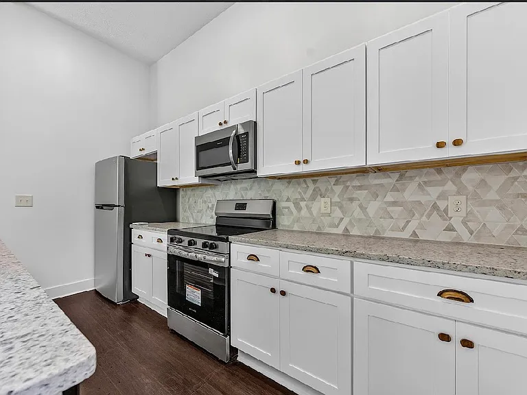 2807 Beacon Ave — Photo 8
