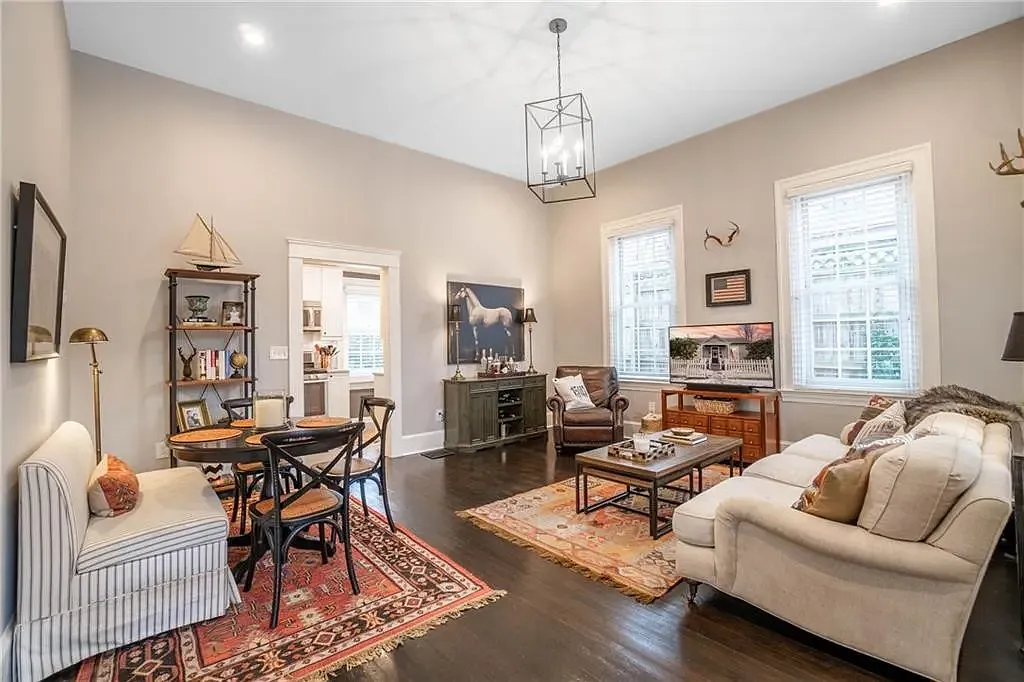 1 bed, 850 sqft, $2,200 — Photo 3