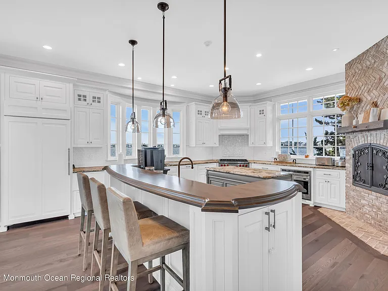 459 Normandy Dr — Photo 7