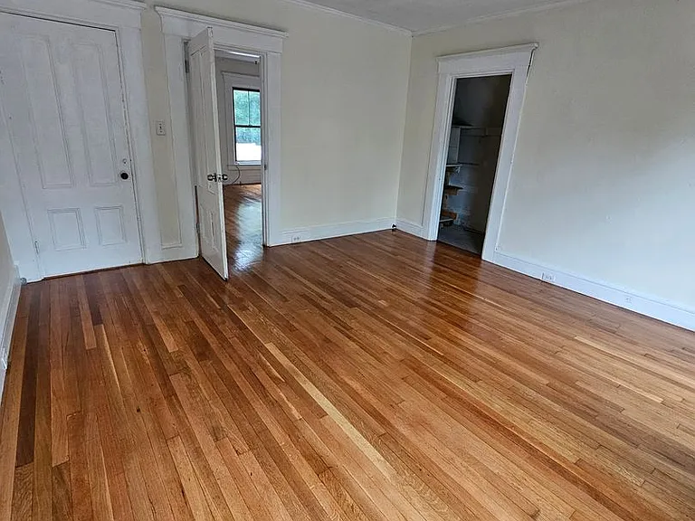 605 Hall St — Photo 13