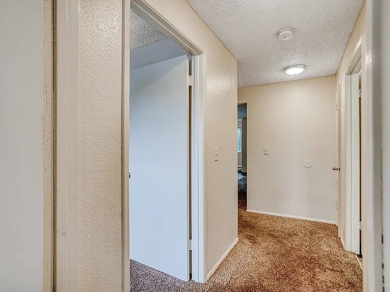 Stafford Court Apartments — Photo 16