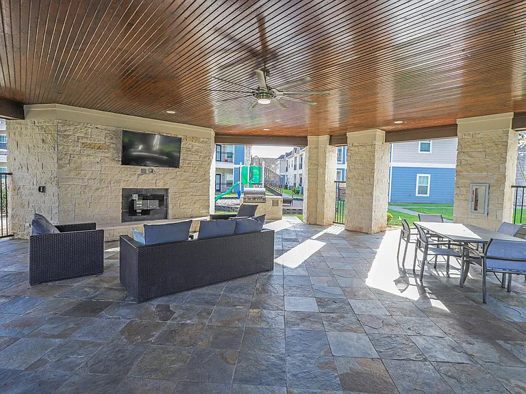 Residence at Lake Jackson — Photo 22